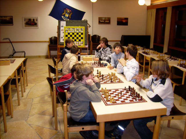 Jugend beim Schachspielen